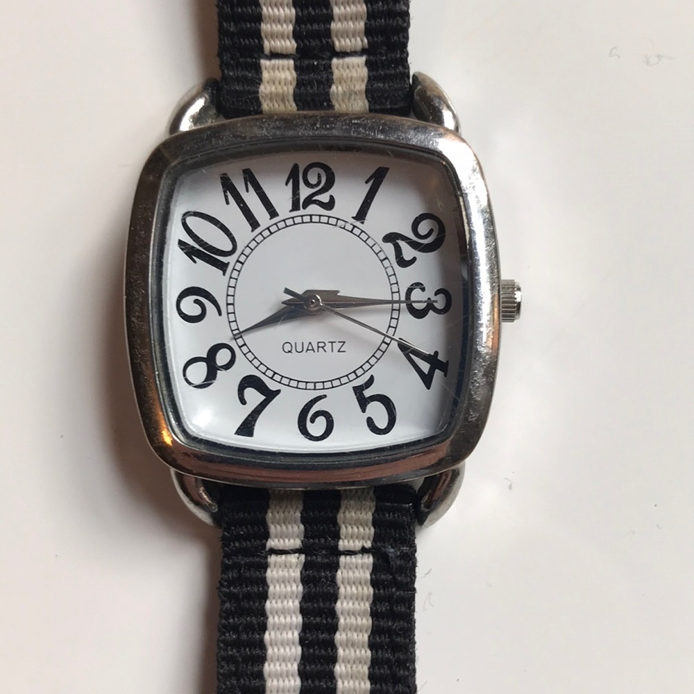 Fashion watch with grosgrain band